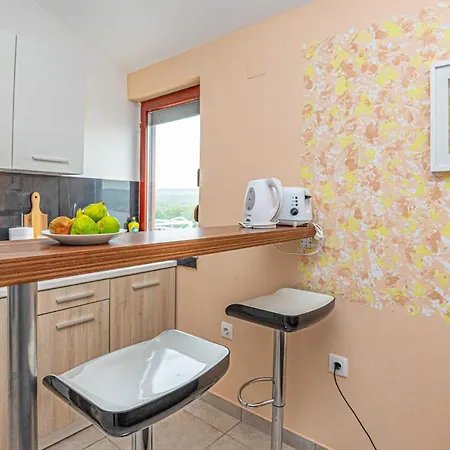 1 Bedroom Gorgeous In דירה *
